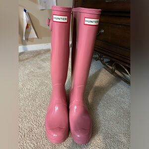 Mint condition high gloss Hunter rain boots gentle use Very beautiful light pink